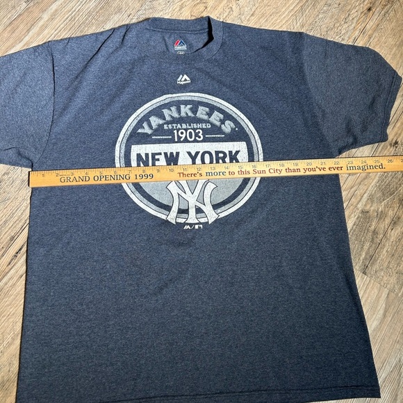 Majestic Gray New York Yankees Men's Tee Shirt - Picture 3 of 7